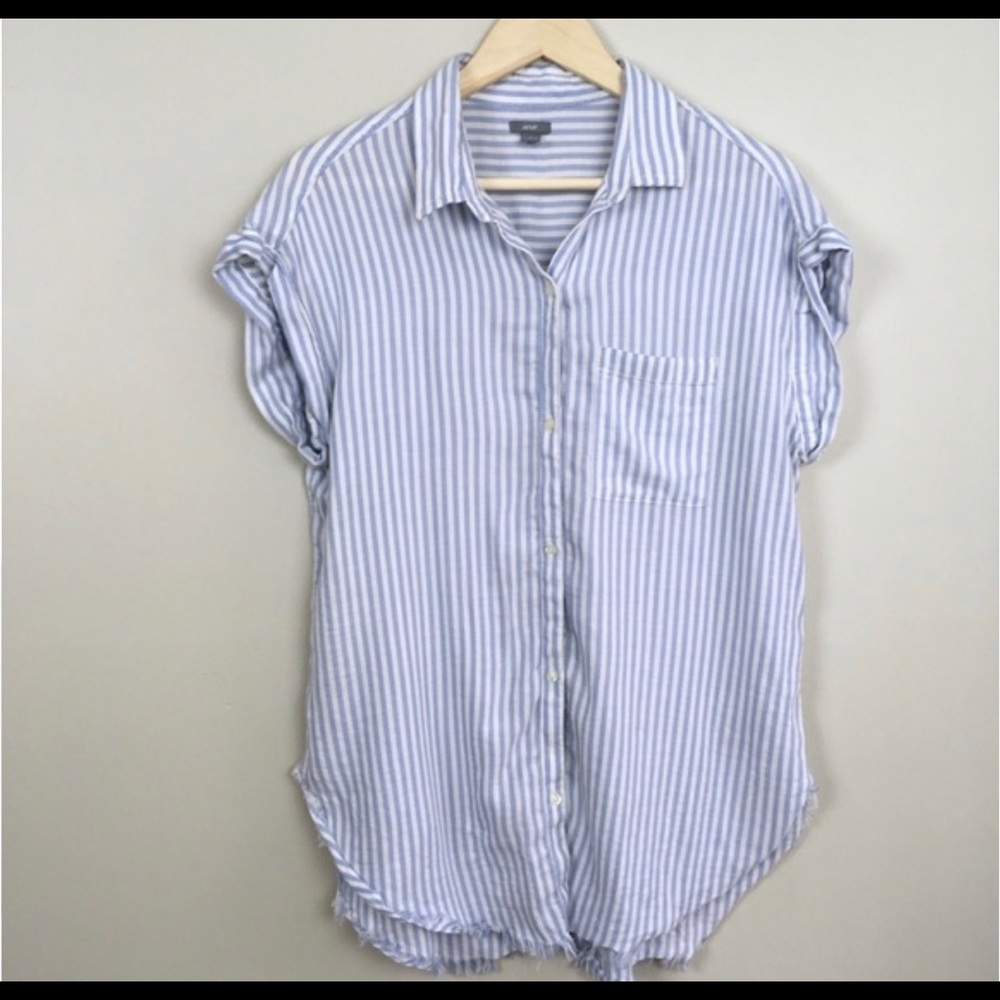Blue & white raw hem Aerie Button down size || XL